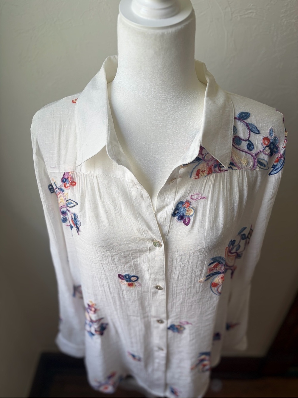 Fig & Flower White Embroidered Button-Up Tunic Top Long Sleeve XL - Picture 3 of 10